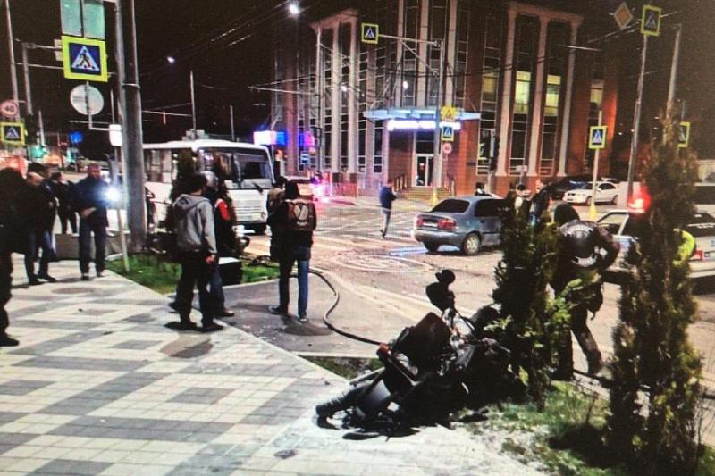 19 марта в крайцентре произошла авария, участниками которой стали сразу два мотоцикла.