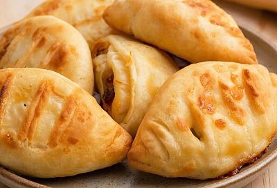 Пузырчатое тесто на кефире - пирожки, которые когда-то продавали в советских столовых: секрет кроется в ложке соды