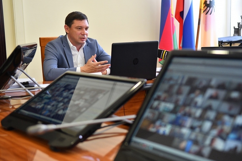 Мэр Краснодара Евгений Первышов проведет традиционный пресс-брифинг в формате видеоконференции