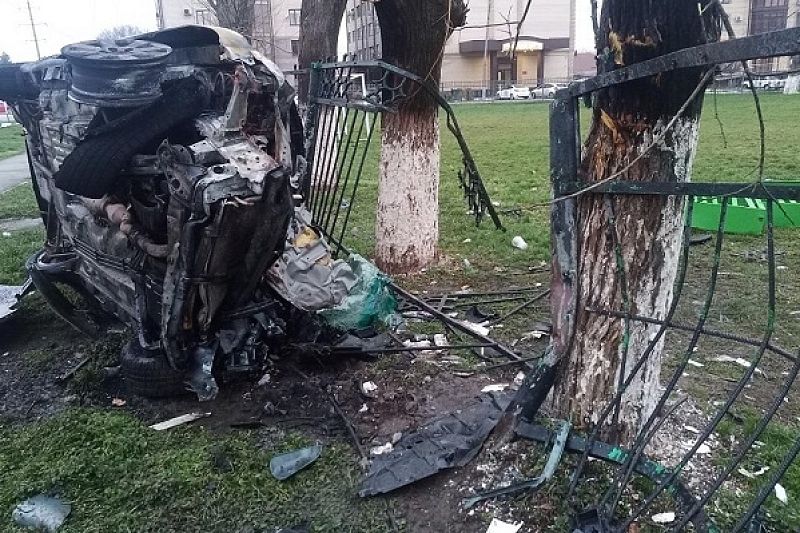 В ГИБДД рассказали подробности аварии с загоревшейся иномаркой в Армавире