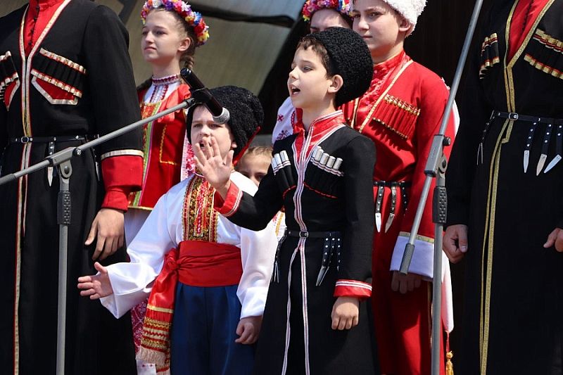 В Адыгее стартовал XXXI межрегиональный фестиваль-конкурс казачьей культуры