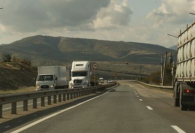 На лето на трассе А-146 в Краснодарском крае ограничат движение грузовиков