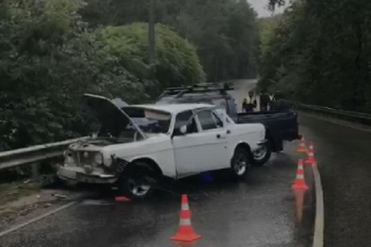 В Майкопе в ДТП на встречке погиб пассажир «Волги», еще трое пострадали