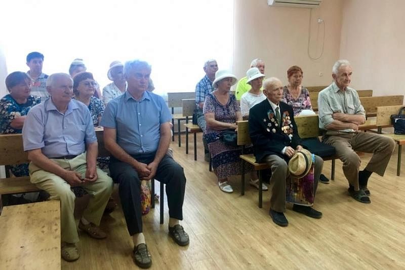 Прокурор Краснодарского края потребовал обеспечить квартирой ветерана ВОВ, живущего в пристройке без воды и тепла