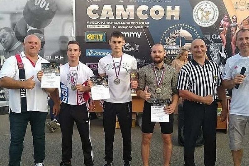 Более 400 спортсменов выступили на турнире по бодибилдингу в Краснодаре