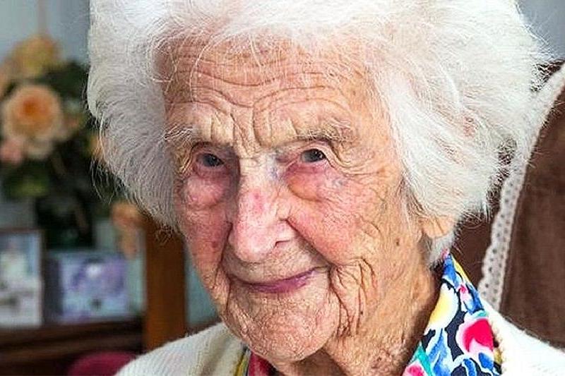 Умерла старейшая жительница Великобритании, выпивавшая виски каждый день 