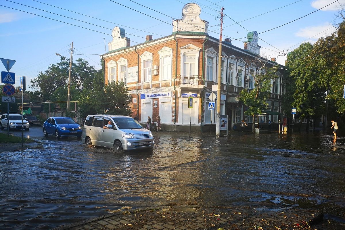 Глава Краснодара рассказал о последствиях залпового ливня и службе по содержанию ливневок