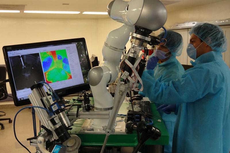 Впервые робот сделал операцию на сердце без помощи человека