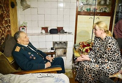 Вице-губернатор Кубани Анна Минькова в преддверии Дня Победы встретилась с ветеранами Великой Отечественной войны