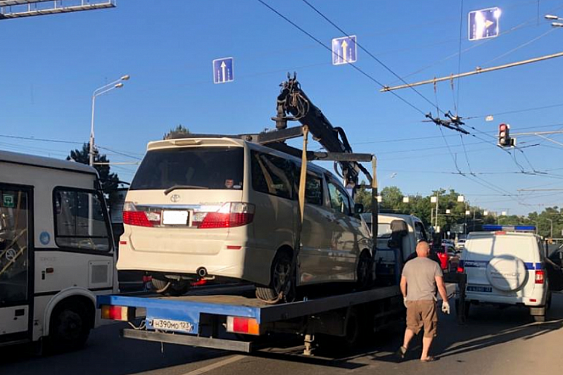 В Краснодарском крае с конца мая на штрафстоянки отправлено более 30 машин нелегальных перевозчиков