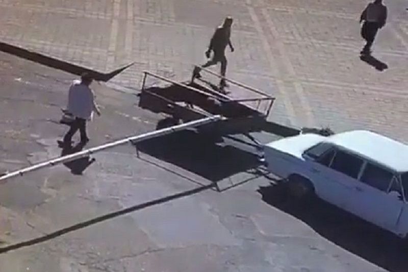 В Краснодарском крае арестовали водителя, повредившего шлагбаум на вокзале