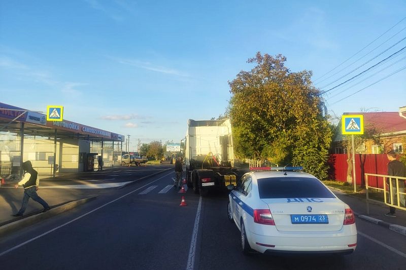 Под Краснодаром грузовик сбил 8-летнего ребенка  на пешеходном переходе