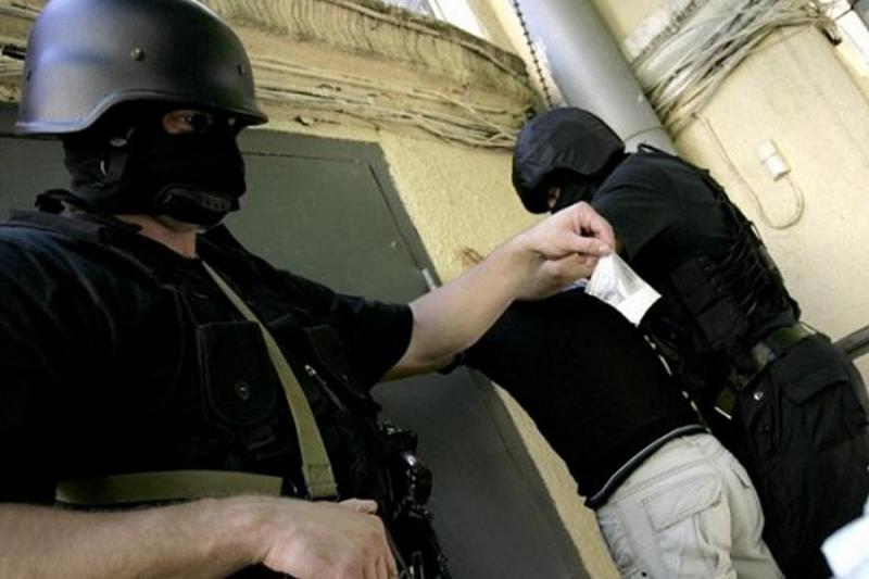 В Краснодаре на 13 лет осудили бывшего полицейского, который подбрасывал задержанным наркотики