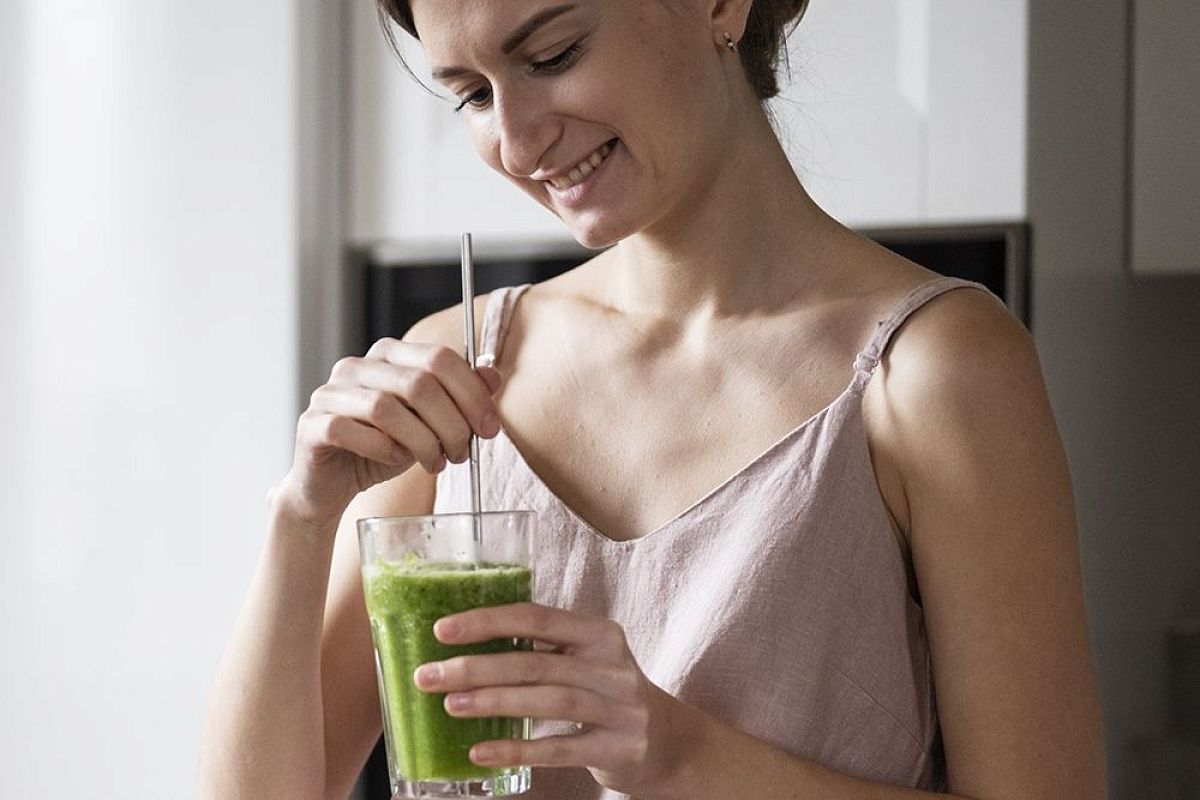 Почувствуйте себя моложе уже через 7 дней: 3 причины начать есть столько зелени (в граммах) этой весной