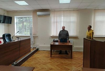 Суд отправил под домашний арест жителя Адыгеи, потушившего курткой Вечный огонь
