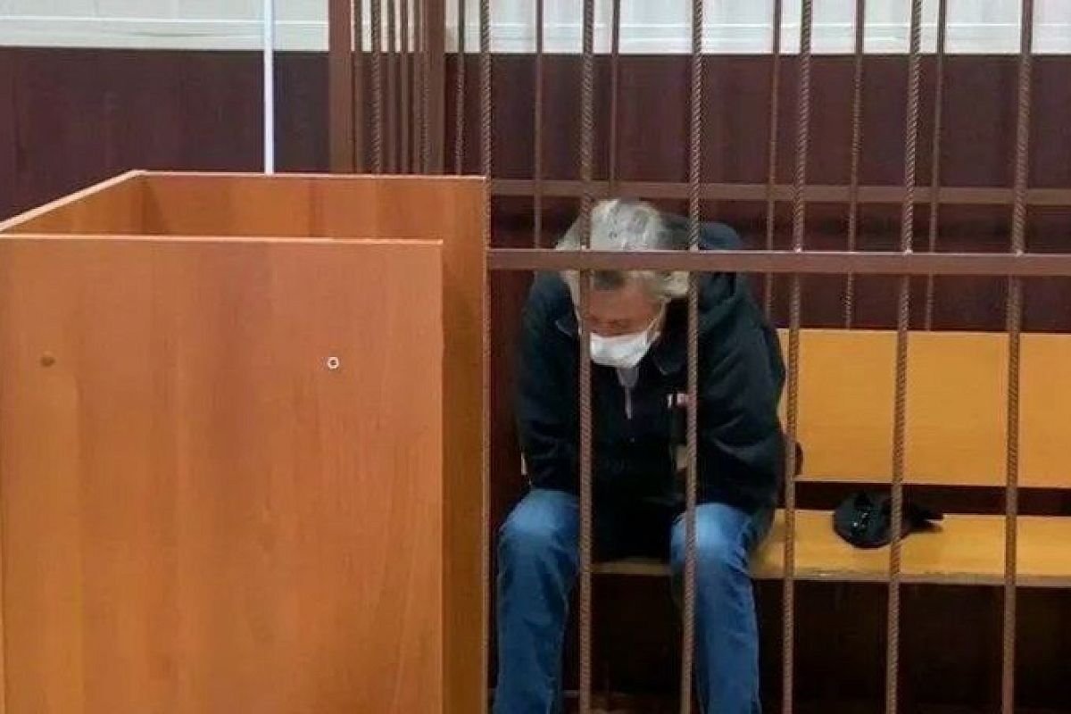 Суд отправил Михаила Ефремова под домашний арест