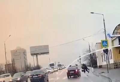 Иномарка сбила сотрудника ДПС на пешеходном переходе в Краснодаре