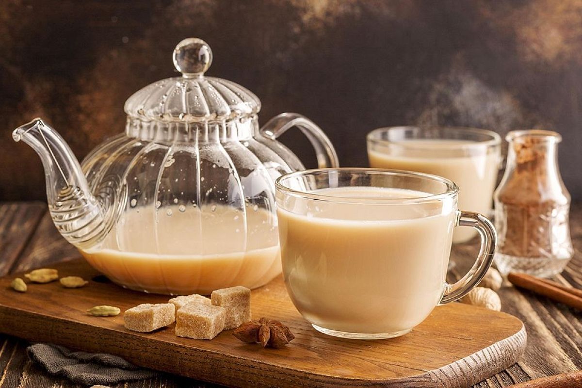 Весеннюю слабость как рукой снимет: 3 причины заварить этот чай с молоком – вернет бодрость за 5 минут!