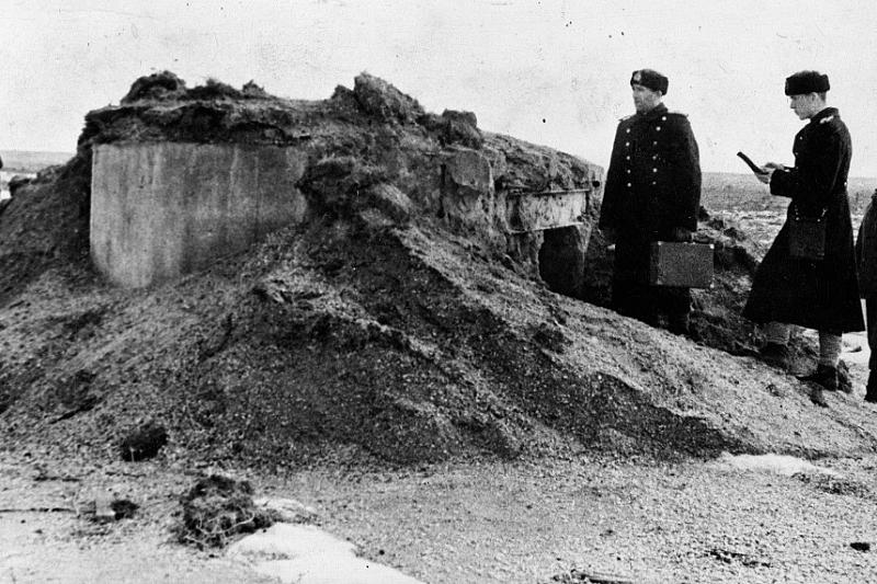 Мыс Чайка. Разбитые немецкие укрепления. 1943 год.
