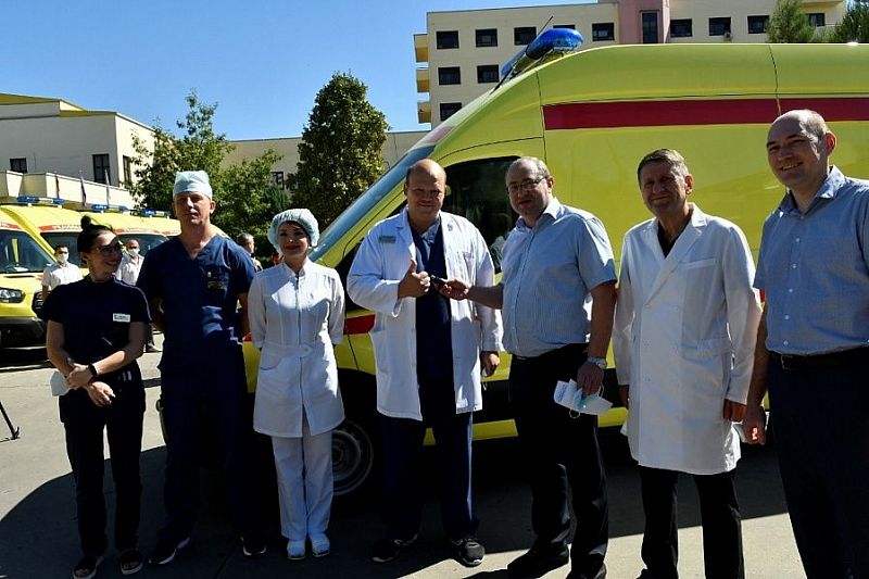 В Краснодарском крае 12 городов и районов получили новые машины «скорой помощи»