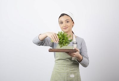 Катаракту вылечит и от вздутия избавит: какими полезными свойствами обладает петрушка