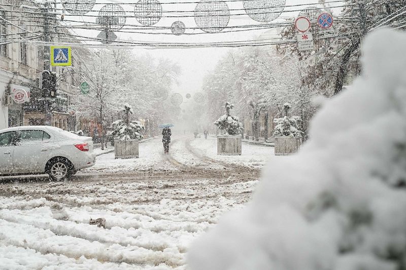 Снег в Краснодаре: город провожает новогодние каникулы