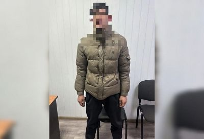 Мужчина с пистолетом напугал посетителей ТЦ «Красная площадь» в Новороссийске