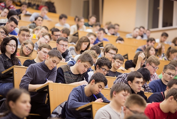 В России студентов вузов отправят на каникулы с 28 марта по 5 апреля