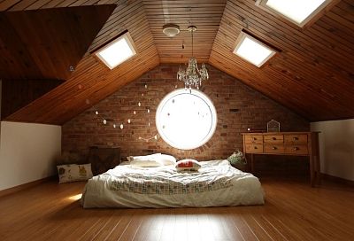 Жизнь будет не в радость: почему врачи и знатоки феншуй не рекомендуют жить и спать в комнатах со скошенными потолками