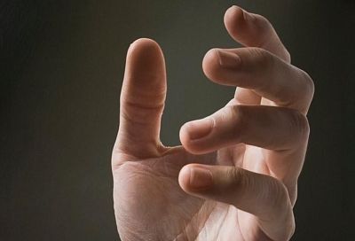 Травматолог удалил опухоль и спас указательный палец 19-летнему пациенту