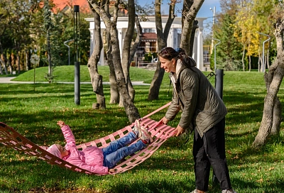 Пособие по уходу за ребенком хотят выплачивать до трех лет: что известно о законопроекте