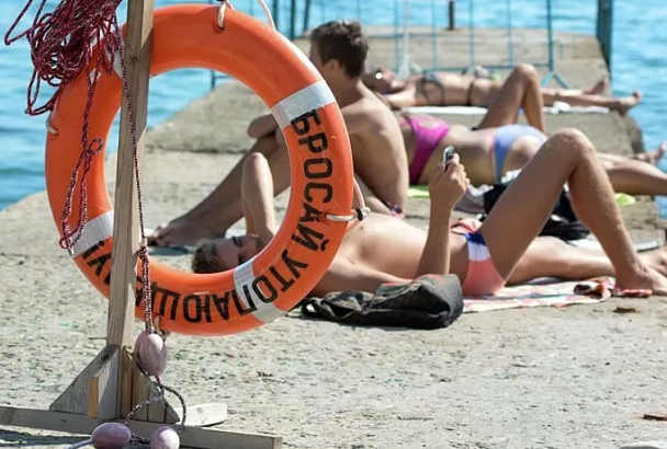 Синоптики рассказали, на каких курортах Краснодарского края можно искупаться в море и не замерзнуть