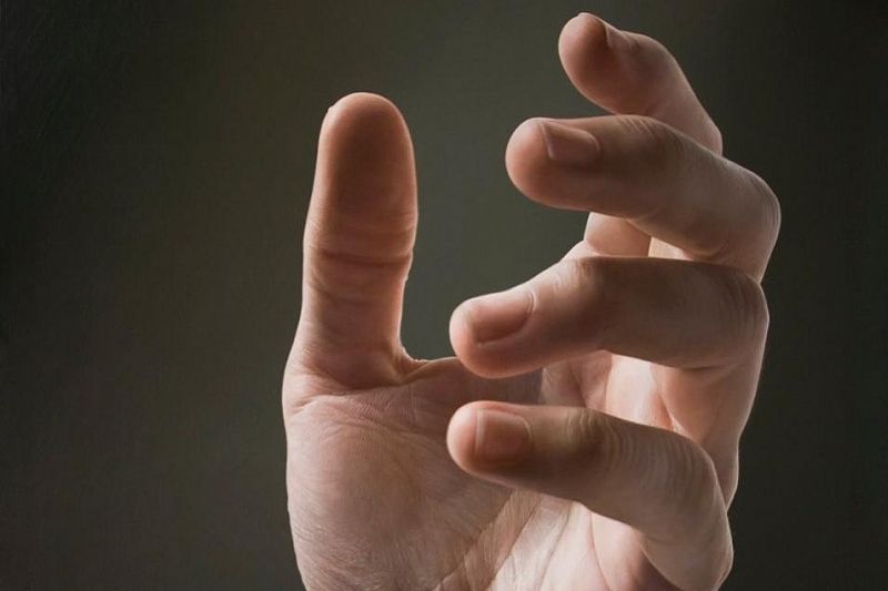 Травматолог удалил опухоль и спас указательный палец 19-летнему пациенту