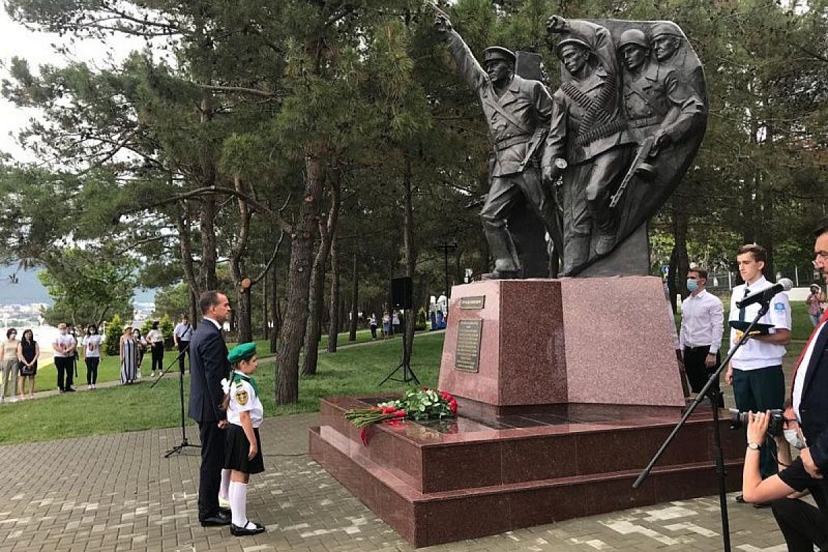 В Геленджике открыли памятник отряду легендарного Цезаря Куникова