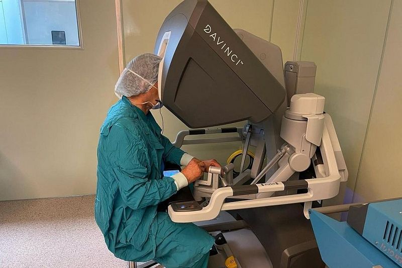 В Краснодаре провели первую в России операцию по пересадке почки с помощью нового робота-хирурга