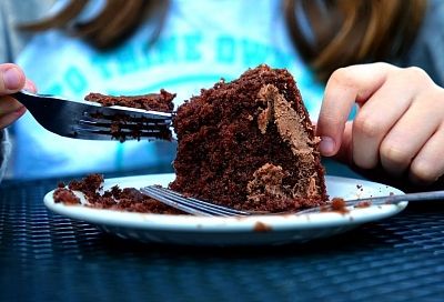 Любимый десерт моих сыновей готовлю за полчаса. все смешала в миске, поставила в духовку и шикарное шоколадное брауни готов!