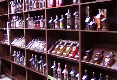 Полицейские рассказали, как обезопасить себя от покупки контрафактного алкоголя перед праздниками в Краснодарском крае