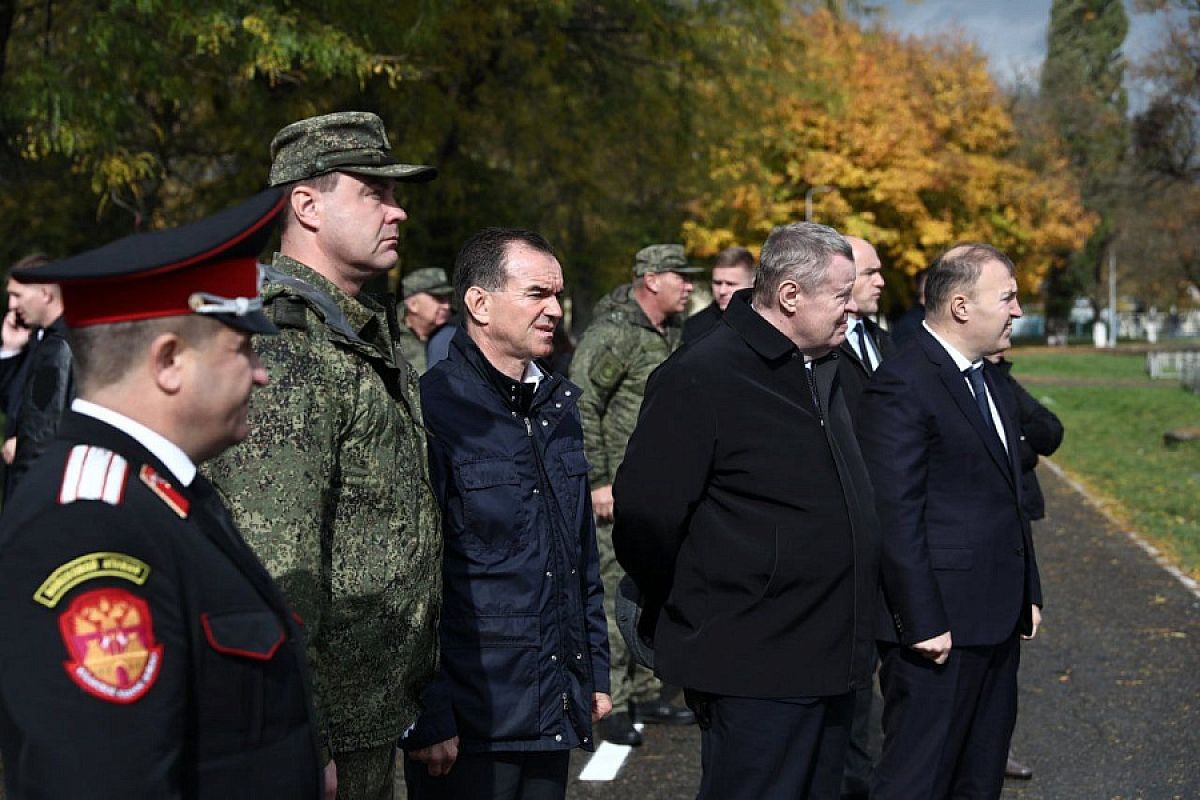 Владимир Устинов и Вениамин Кондратьев посмотрели условия подготовки мобилизованных жителей Кубани