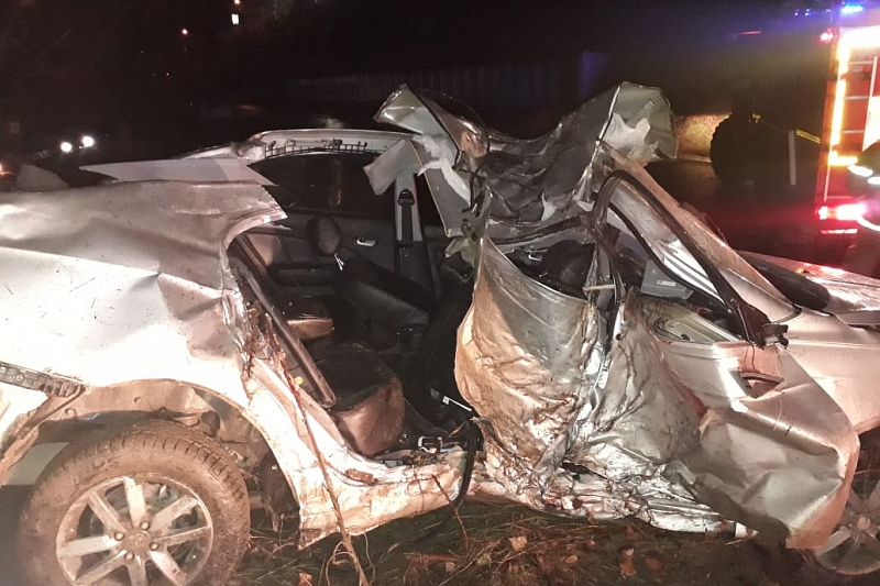 Два пассажира иномарки погибли в автомобильной аварии в Анапе