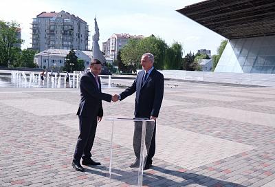 Глава Краснодара и гендиректор компании Галицкого подписали соглашение по восстановлению кинотеатра «Аврора»