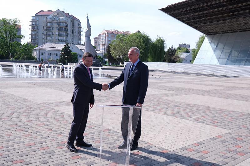 Глава Краснодара и гендиректор компании Галицкого подписали соглашение по восстановлению кинотеатра «Аврора»