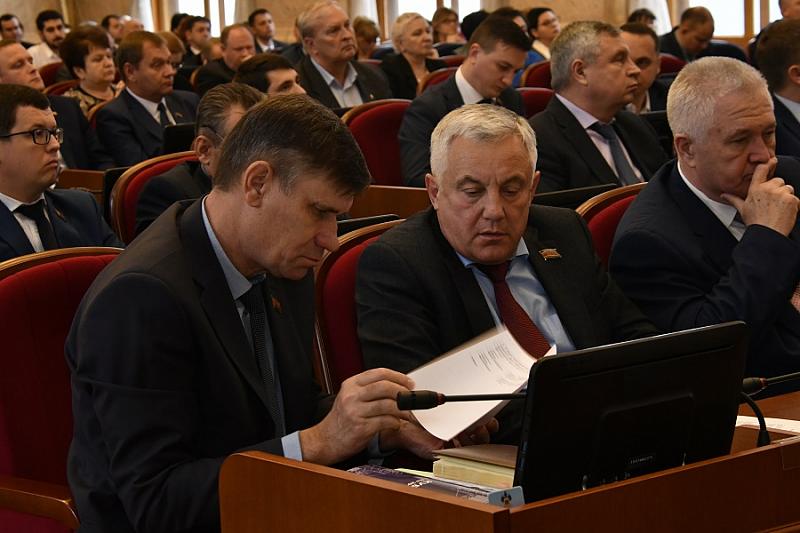 участники парламентских слушаний ознакомились с проектом Индикативного плана социально-экономического развития Краснодарского края на 2019 год и на плановый период 2020-го и 2021 годов.