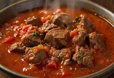 Очень вкусный гуляш из говядины, как в советской столовой: секрет в идеальной подливке, которой  должно быть не меньше, чем мяса 