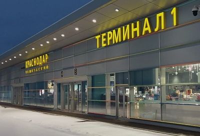 Аэропорт Краснодар отправил все задержанные из-за снегопада рейсы