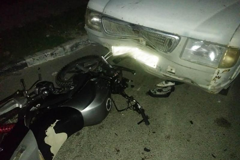 Мотоциклист без прав устроил ДТП в Новороссийске. Пострадали два человека