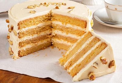 Медовик, который тает во рту: без варки меда, без раскатки коржей — мягкий с белым шоколадом в креме, воздушный, как облачко