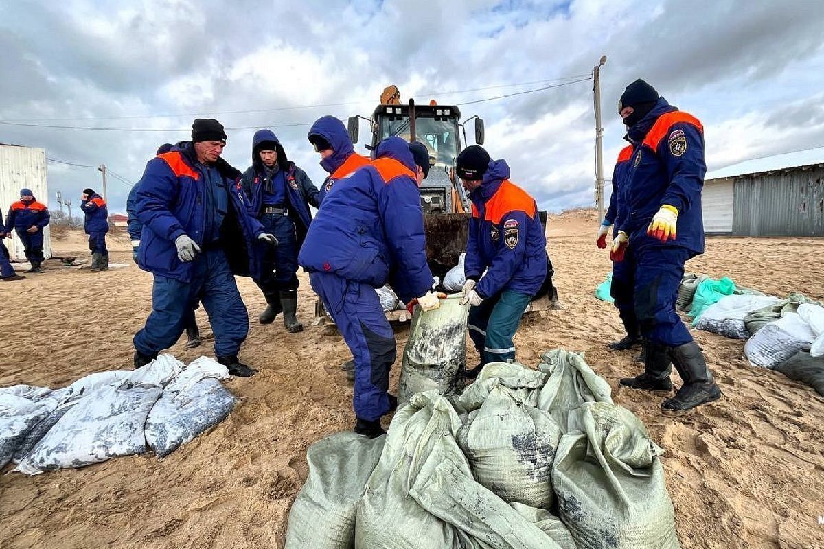 Более 3,3 тыс. тонн загрязненного мазутом грунта собрано с пляжей Кубани