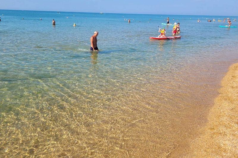 Аномальная жара не дает остыть Черному морю у берегов Краснодарского края