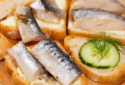 Гости удивлялись, узнав, что перед ними не семга, а обычная скумбрия. Как сделать недорогую рыбу «под семгу». Совет от профессионалов