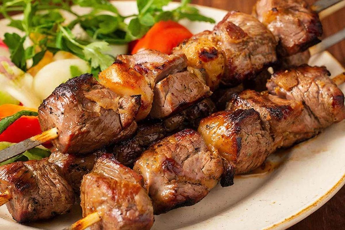 Маринад – просто огонь. Когда нужно пожарить шашлык на сковороде делаем только такой маринад. Готовится  легко, а получается быстро и очень вкусно